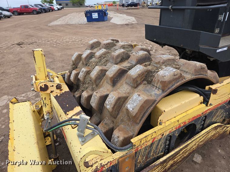 image for item ER5240 Hypac C822D single drum vibratory roller