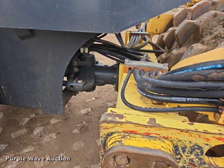 image for item ER5240 Hypac C822D single drum vibratory roller