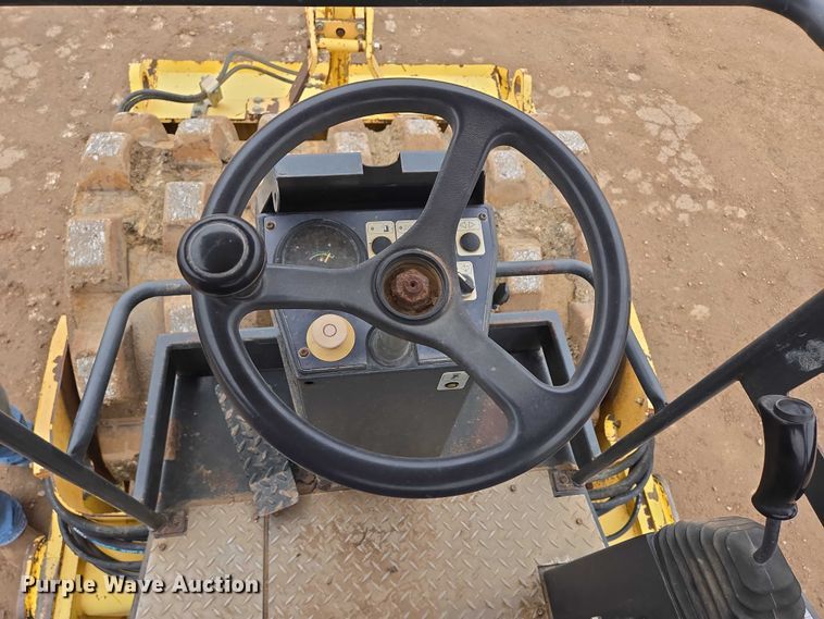 image for item ER5240 Hypac C822D single drum vibratory roller