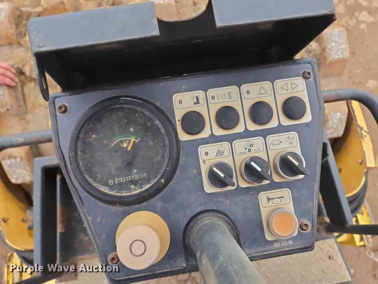 image for item ER5240 Hypac C822D single drum vibratory roller