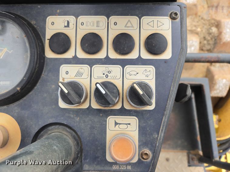 image for item ER5240 Hypac C822D single drum vibratory roller