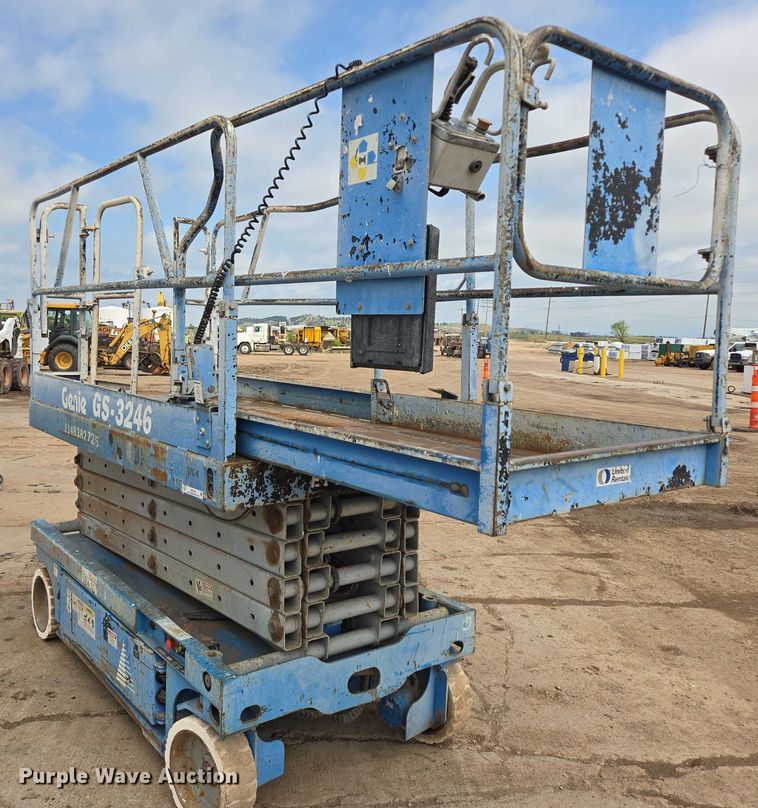 image for item ER5244 1999 Genie GS3246 scissor lift