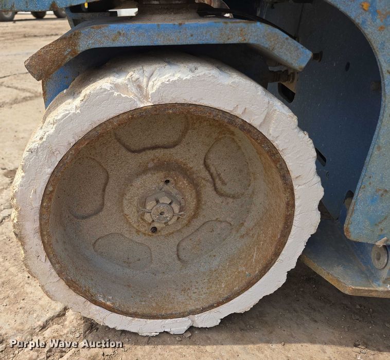 image for item ER5244 1999 Genie GS3246 scissor lift