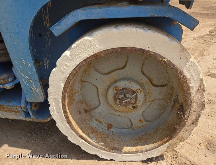 image for item ER5244 1999 Genie GS3246 scissor lift