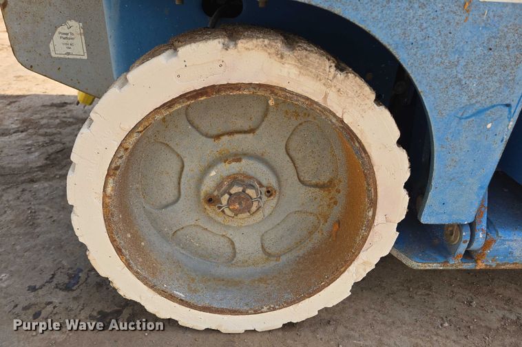 image for item ER5244 1999 Genie GS3246 scissor lift