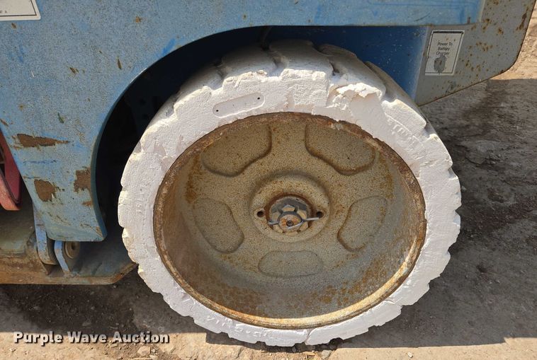 image for item ER5244 1999 Genie GS3246 scissor lift