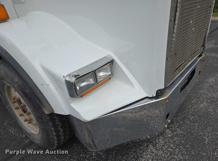 image for item ER5246 2013 Kenworth T800 dump truck