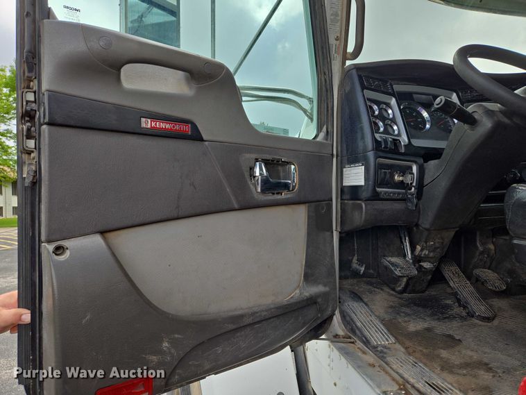 image for item ER5246 2013 Kenworth T800 dump truck