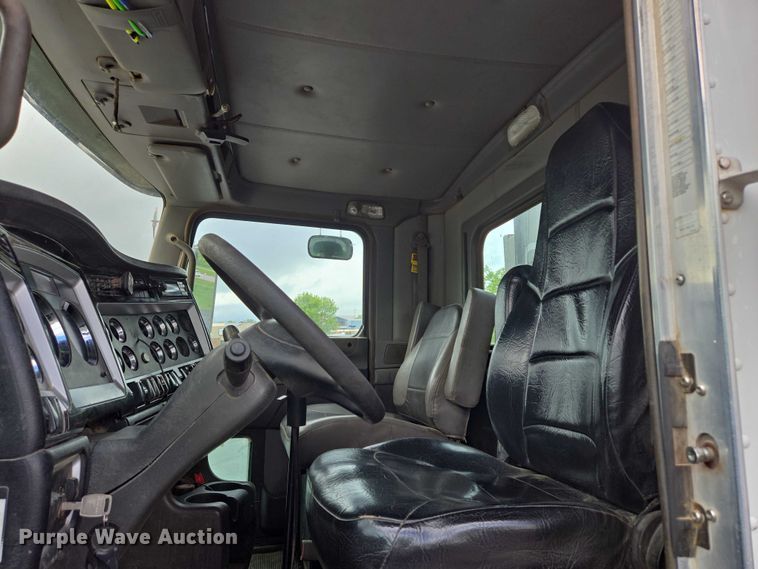 image for item ER5246 2013 Kenworth T800 dump truck