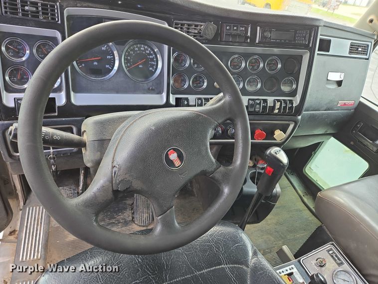 image for item ER5246 2013 Kenworth T800 dump truck