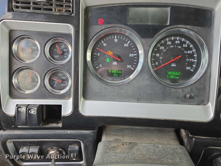 image for item ER5246 2013 Kenworth T800 dump truck