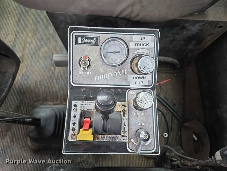 image for item ER5246 2013 Kenworth T800 dump truck