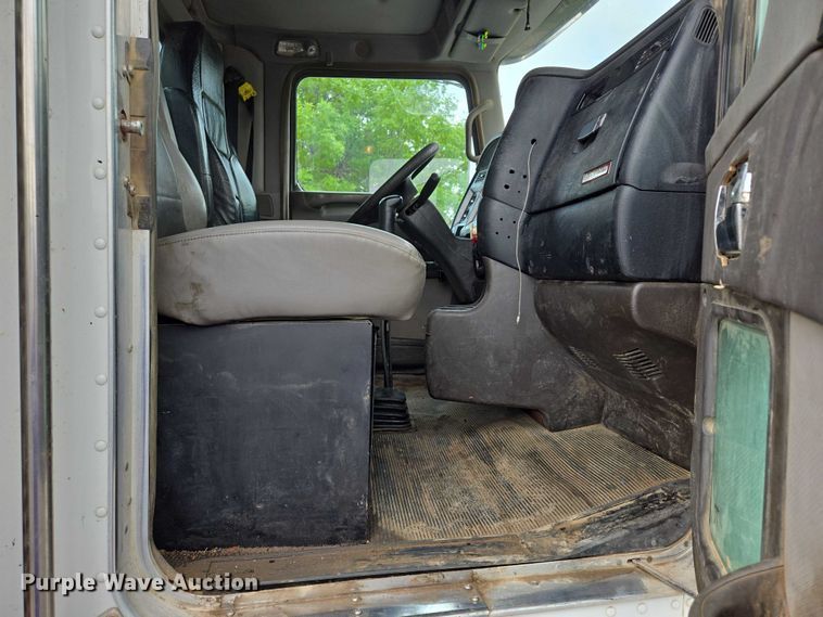 image for item ER5246 2013 Kenworth T800 dump truck