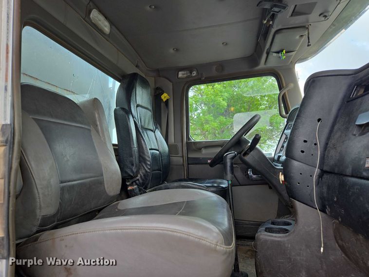 image for item ER5246 2013 Kenworth T800 dump truck