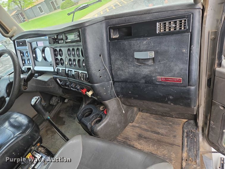 image for item ER5246 2013 Kenworth T800 dump truck