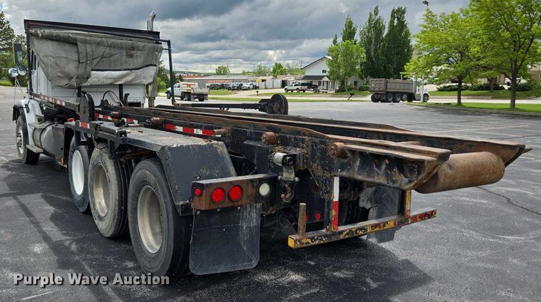 image for item ER5247 2002 Freightliner  FL112 roll-off container truck