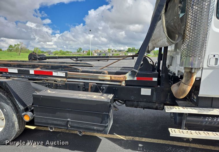 image for item ER5247 2002 Freightliner  FL112 roll-off container truck