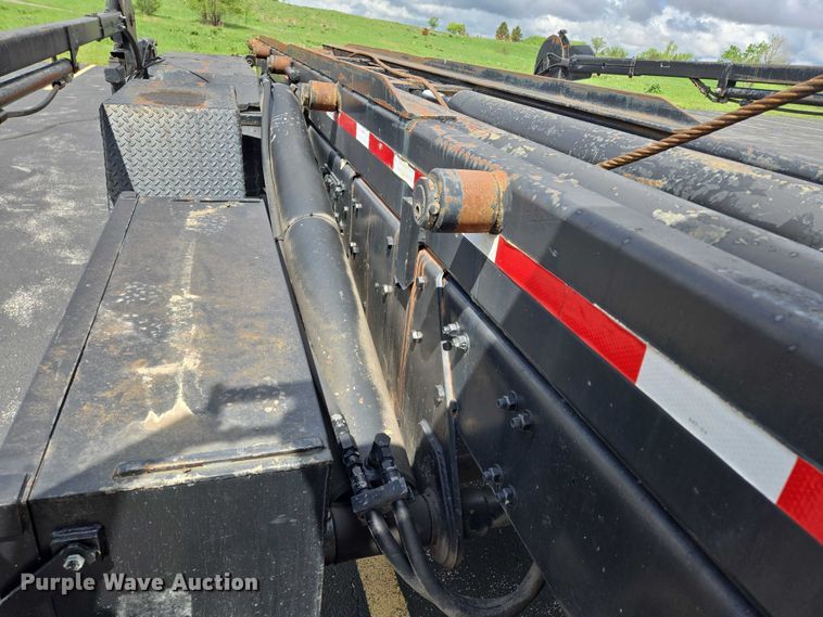 image for item ER5247 2002 Freightliner  FL112 roll-off container truck