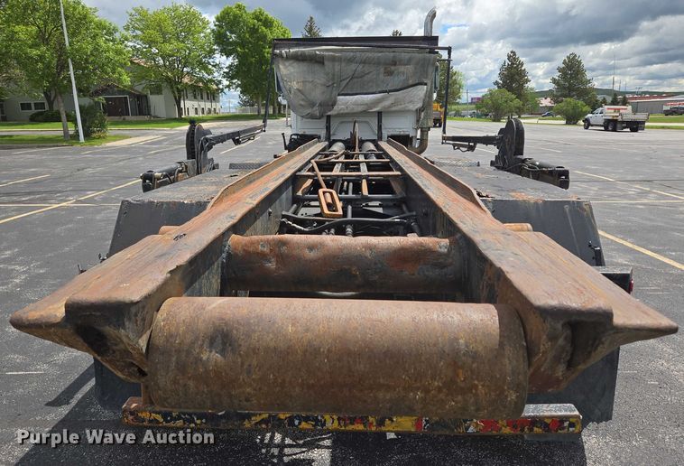 image for item ER5247 2002 Freightliner  FL112 roll-off container truck