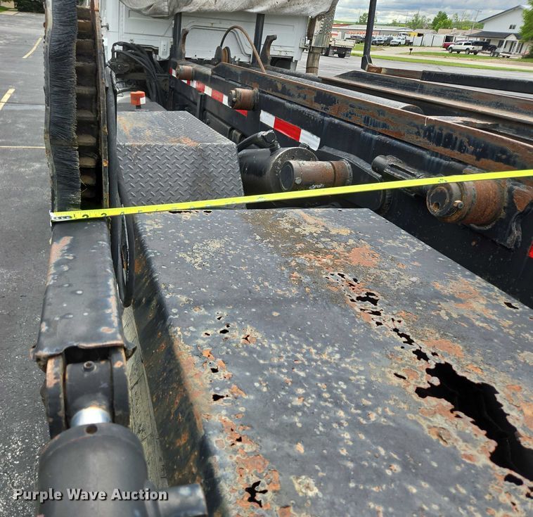 image for item ER5247 2002 Freightliner  FL112 roll-off container truck