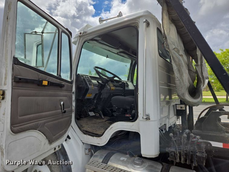 image for item ER5247 2002 Freightliner  FL112 roll-off container truck