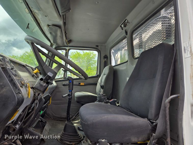 image for item ER5247 2002 Freightliner  FL112 roll-off container truck