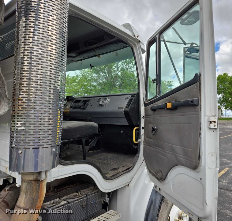 image for item ER5247 2002 Freightliner  FL112 roll-off container truck