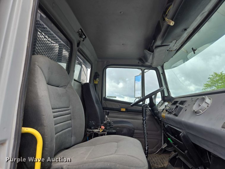 image for item ER5247 2002 Freightliner  FL112 roll-off container truck