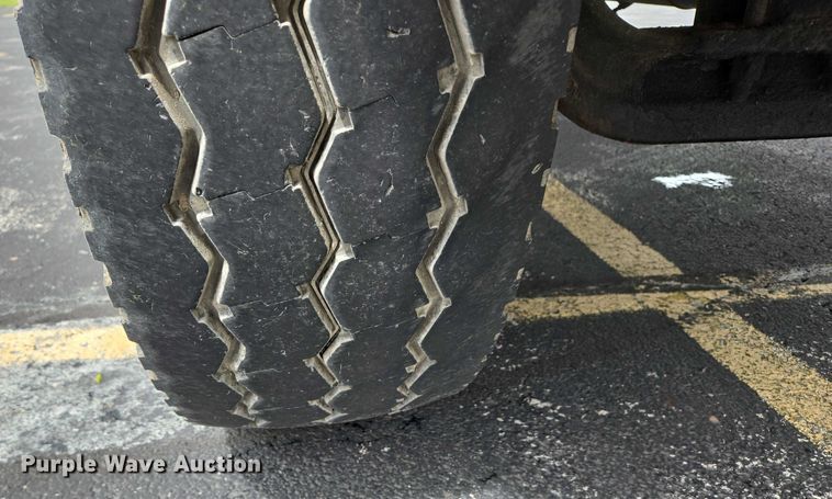 image for item ER5247 2002 Freightliner  FL112 roll-off container truck