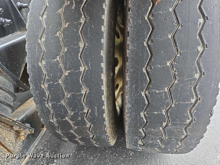 image for item ER5247 2002 Freightliner  FL112 roll-off container truck