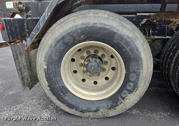 image for item ER5247 2002 Freightliner  FL112 roll-off container truck