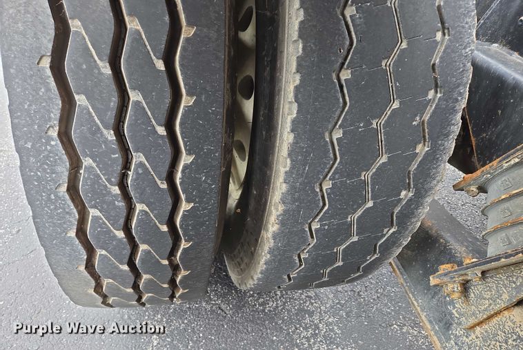 image for item ER5247 2002 Freightliner  FL112 roll-off container truck