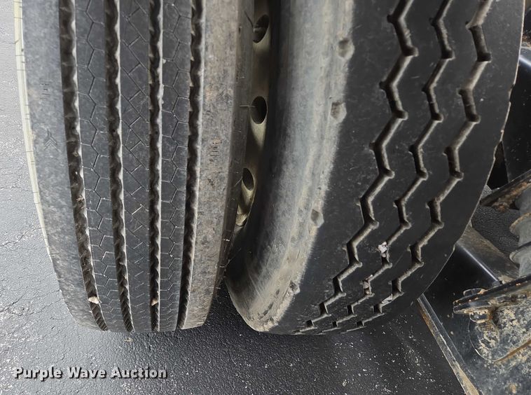 image for item ER5247 2002 Freightliner  FL112 roll-off container truck