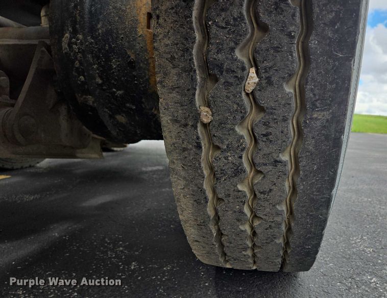 image for item ER5247 2002 Freightliner  FL112 roll-off container truck