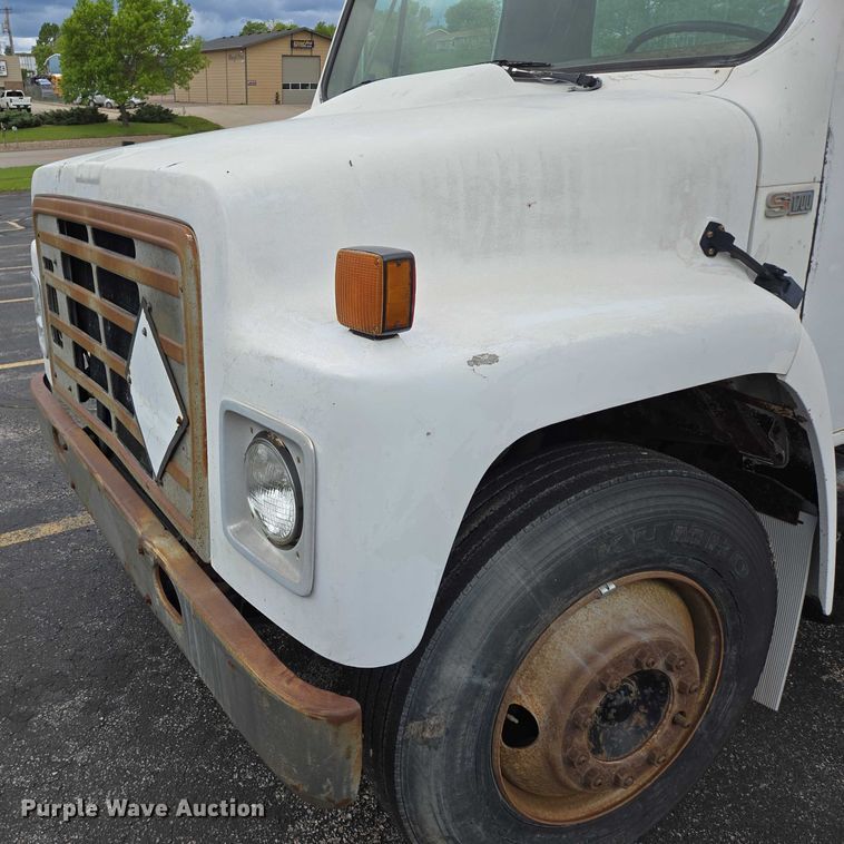 image for item ER5248 1987 International 1754 fuel / lube truck