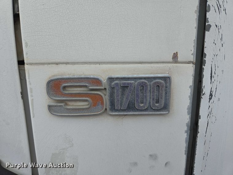 image for item ER5248 1987 International 1754 fuel / lube truck