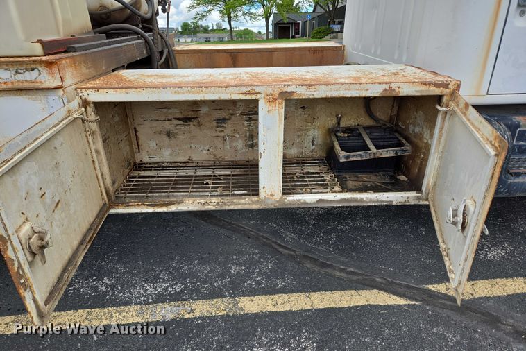 image for item ER5248 1987 International 1754 fuel / lube truck