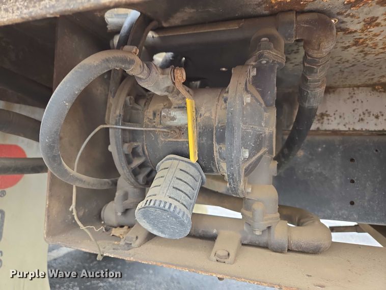 image for item ER5248 1987 International 1754 fuel / lube truck