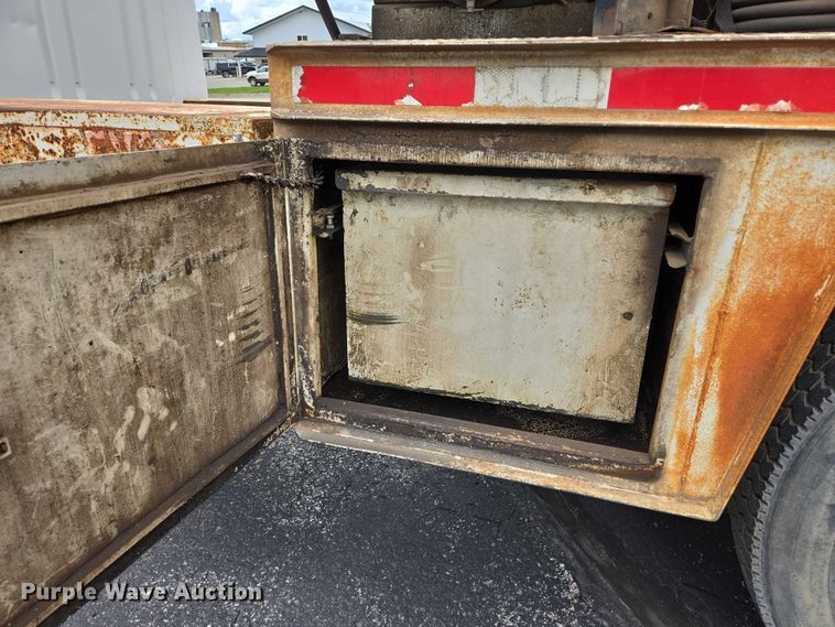 image for item ER5248 1987 International 1754 fuel / lube truck