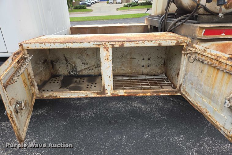 image for item ER5248 1987 International 1754 fuel / lube truck