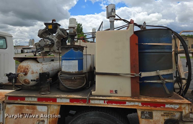 image for item ER5248 1987 International 1754 fuel / lube truck