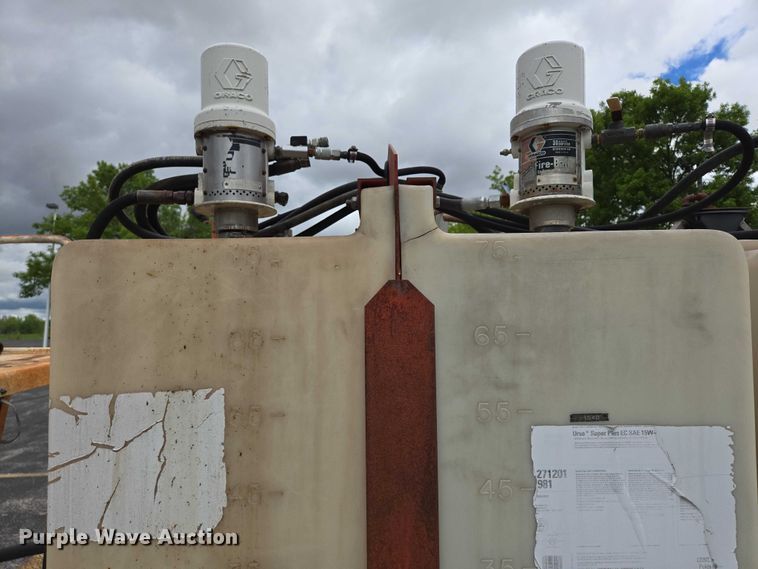 image for item ER5248 1987 International 1754 fuel / lube truck