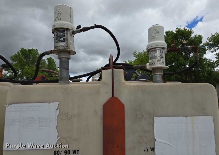 image for item ER5248 1987 International 1754 fuel / lube truck