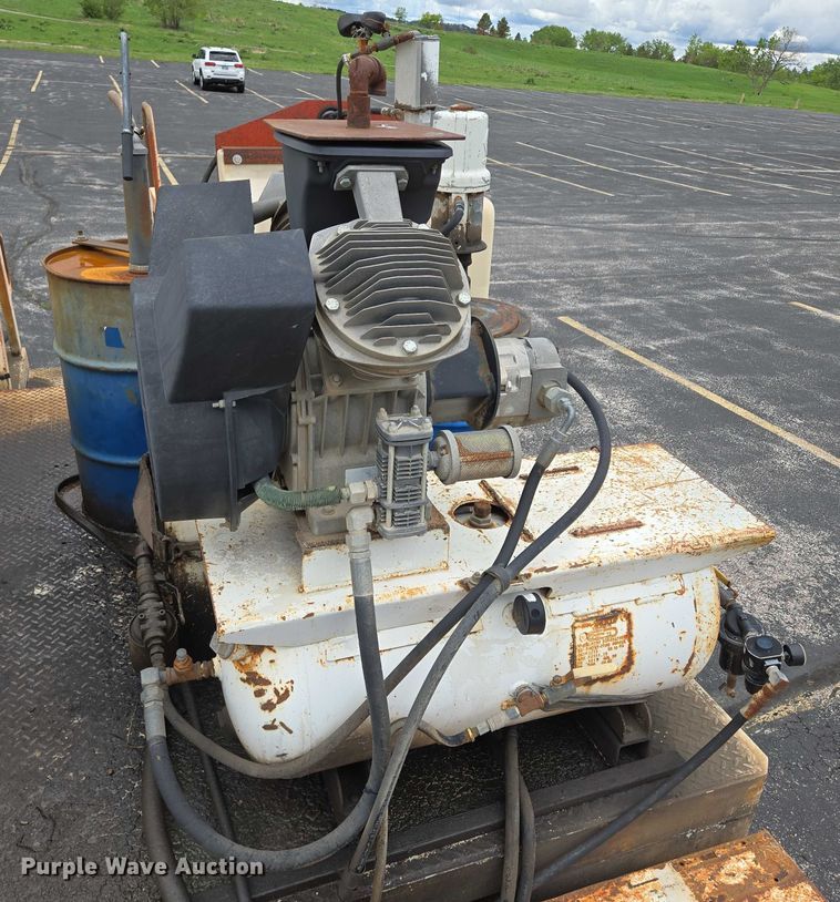 image for item ER5248 1987 International 1754 fuel / lube truck