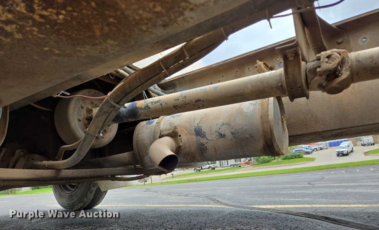 image for item ER5248 1987 International 1754 fuel / lube truck