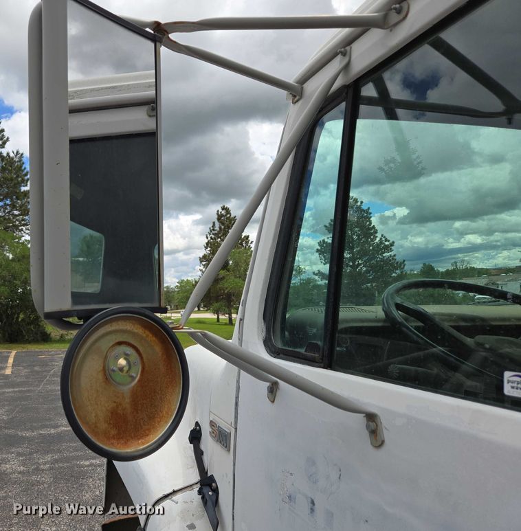 image for item ER5248 1987 International 1754 fuel / lube truck