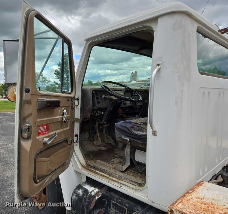 image for item ER5248 1987 International 1754 fuel / lube truck