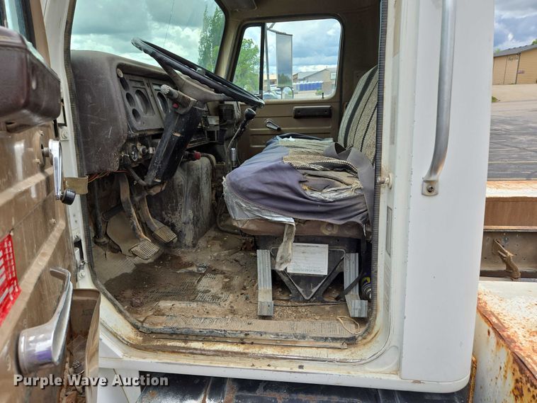 image for item ER5248 1987 International 1754 fuel / lube truck