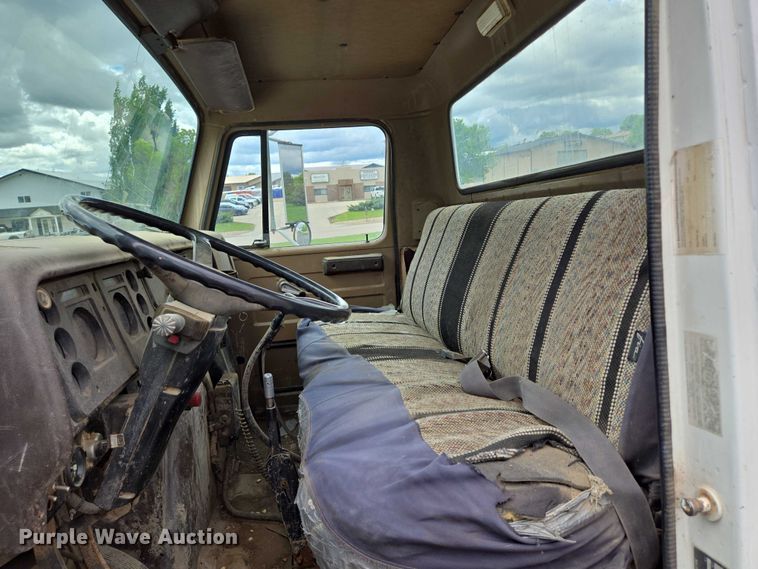 image for item ER5248 1987 International 1754 fuel / lube truck