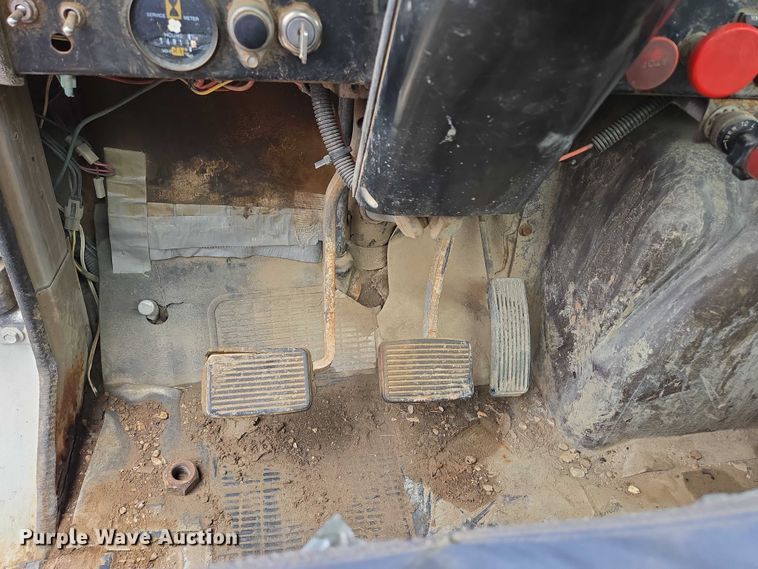 image for item ER5248 1987 International 1754 fuel / lube truck